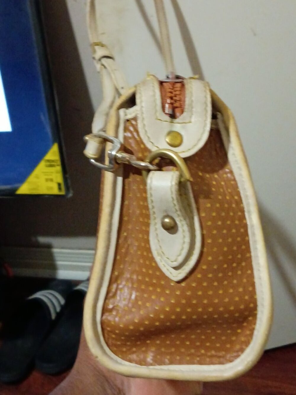 Vintage DOONEY & BOURKE Brown PERFORATED Leather Crossbody-Shoulder Bag - Picture 6 of 16